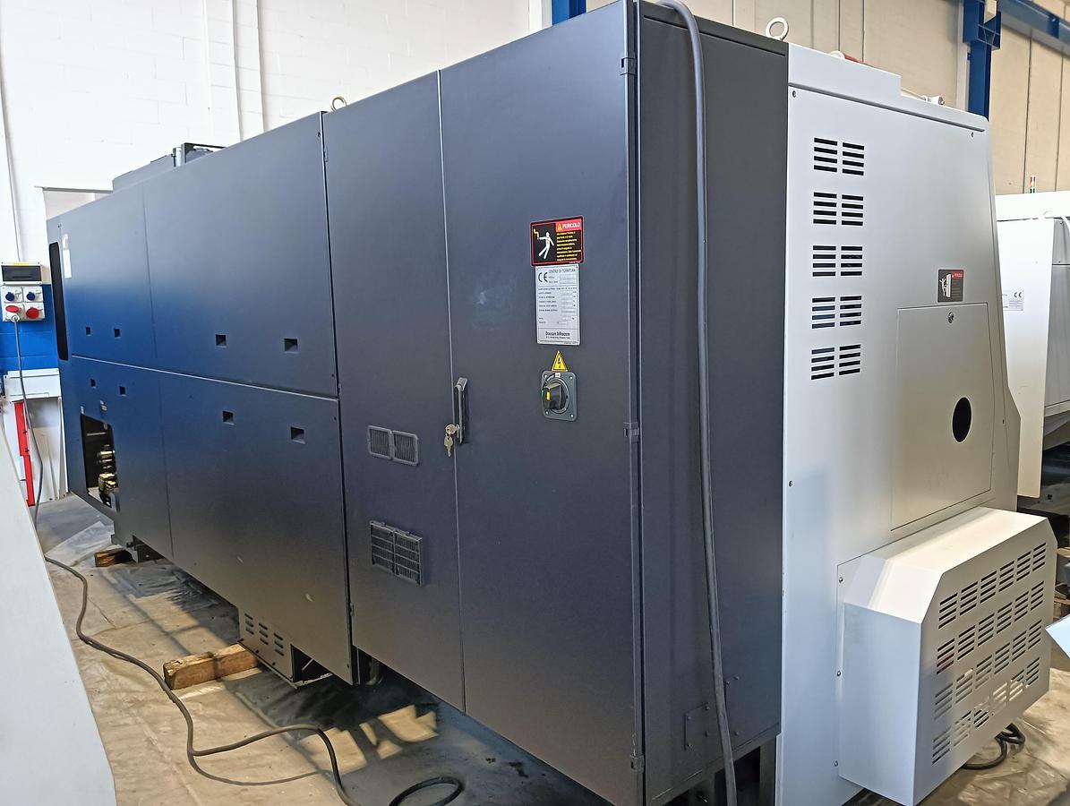 Used 2012 DOOSAN CNC lathe mod.PUMA 400 LA