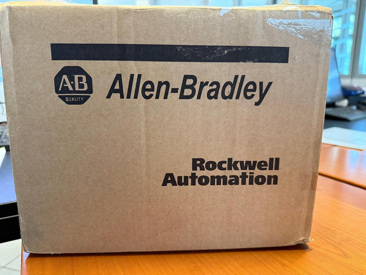 Used Allen-Bradley MP-Series MPL 480V AC Rotary Servo Motor – Cat. MPL-B320P-SJ72AA