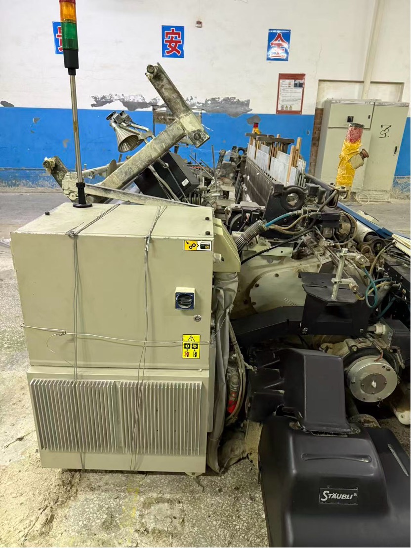 Used PICANOL  OMNI plus-X  220 jet looms