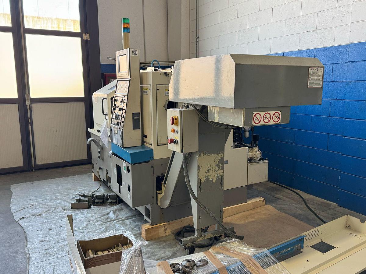 Used 1998 OKUMA CNC lathe mod.LCS-15E