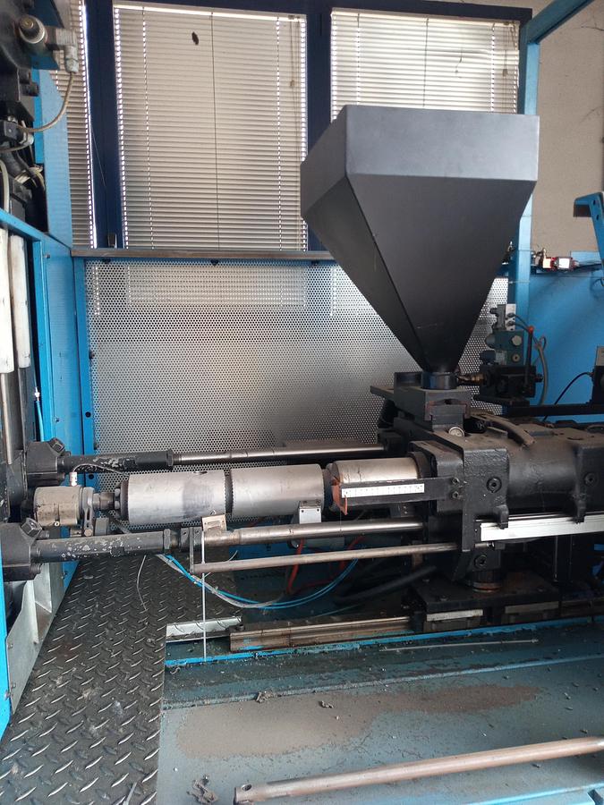 Used ENGEL ES 200H/50V SOTR Vertical Injection Molding Machine with Rotary Table 