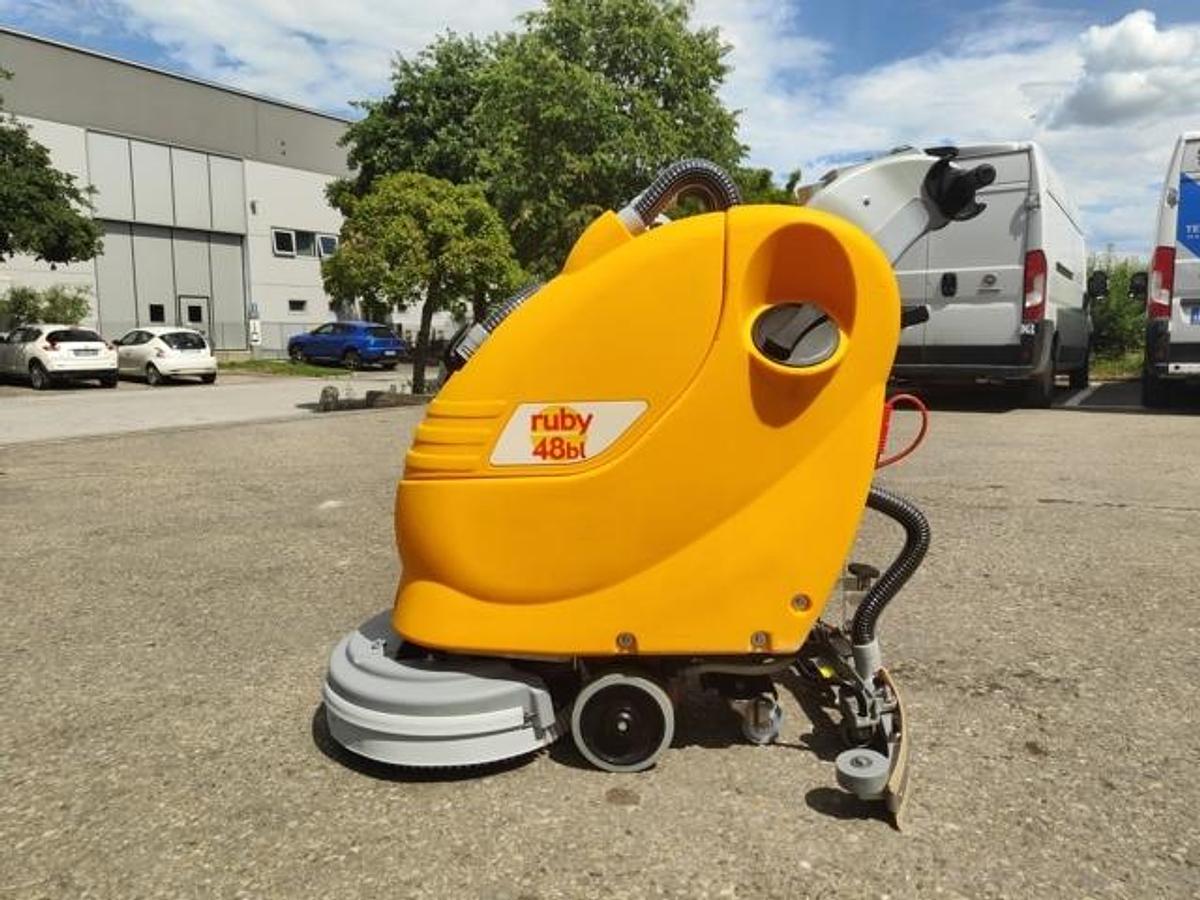 Refurbished 2019 INDUSTRIAL FLOOR SCRUBBER REVISITED RUBY 48 BL