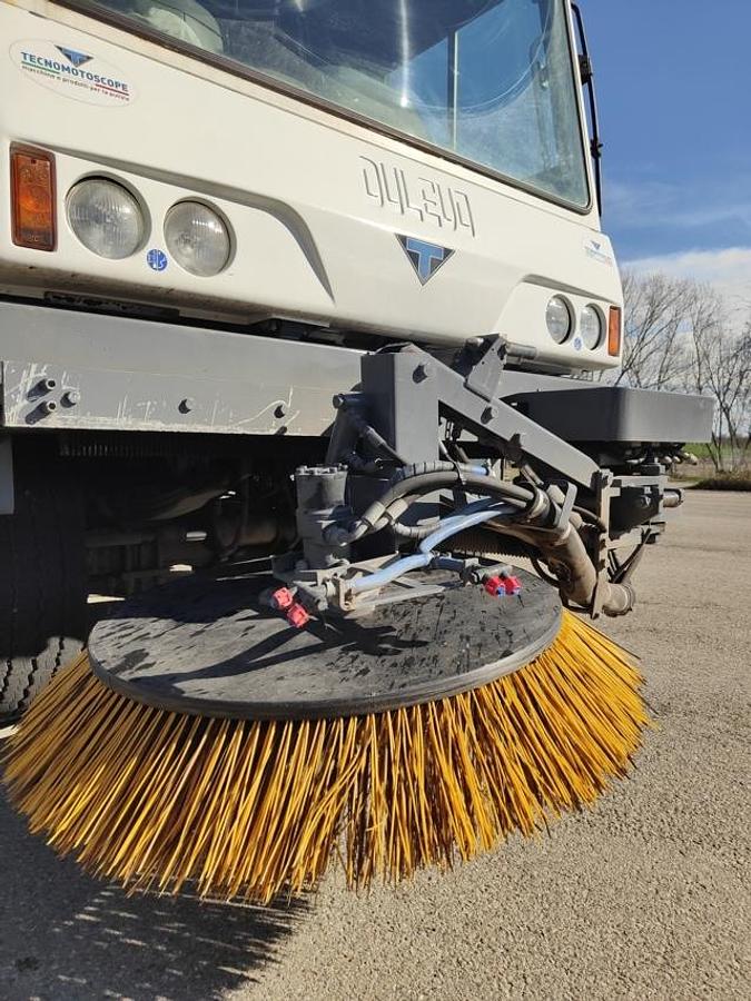 Refurbished REVIVED ROAD SWEEPER DULEVO 5000