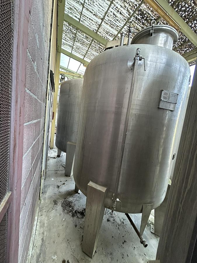 Used Bertuzzi Stainless Steel Tanks with Agitator – Complete Lot for Sale