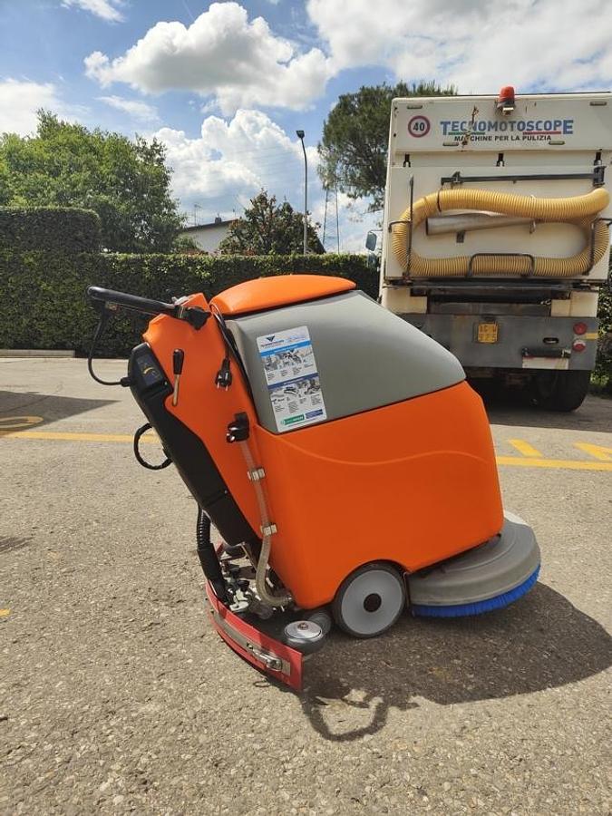 Refurbished 2022 FLOOR CLEANER REVAMPED I20 B NEW