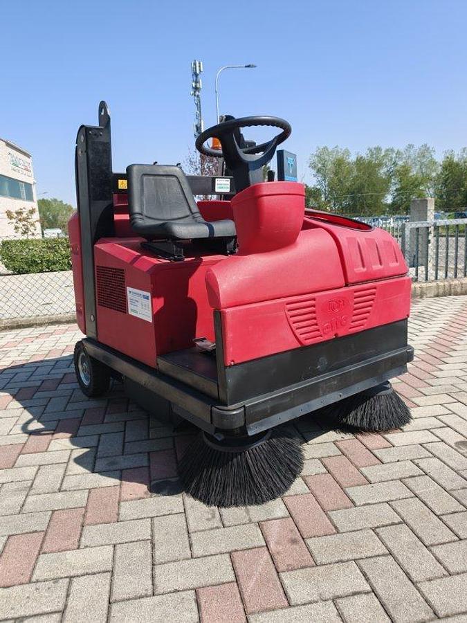 Refurbished REMANUFACTURED INDUSTRIAL SWEEPER RCM e TOP 36V