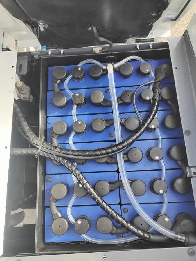 Used INDUSTRIAL FLOOR SCRUBBER DULEVO 120 EH ELECTRIC