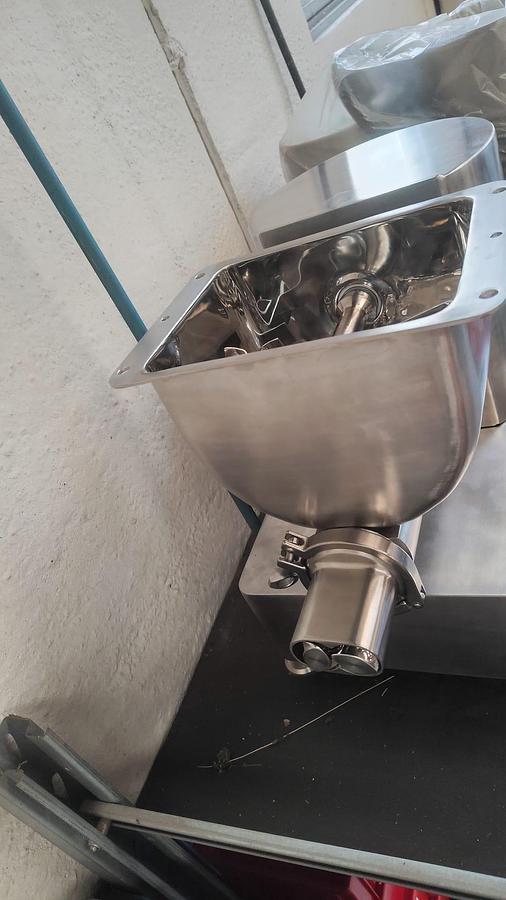 Used SS20 DS50 Series Screw Feeders for Fluid Jet Micronizers 2