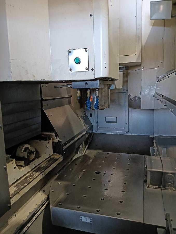 D'occasion Centre d'usinage vertical DAEWOO ACE-VC 500 ROTOPALLET 2000