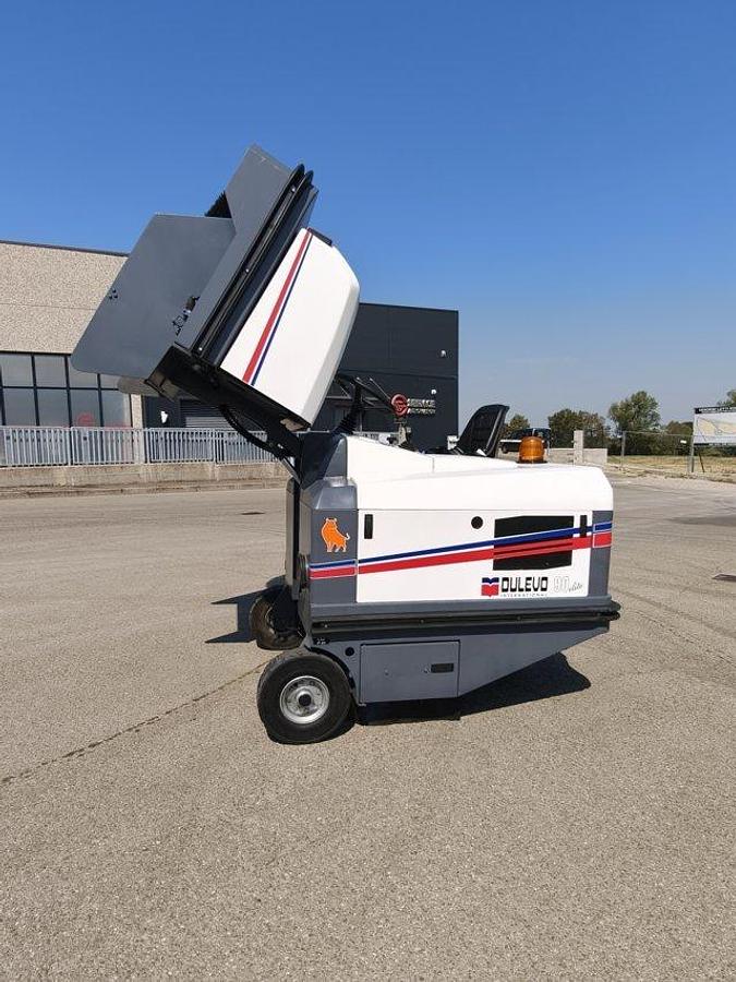 Refurbished REFURBISHED INDUSTRIAL SWEEPER DULEVO 90 DK