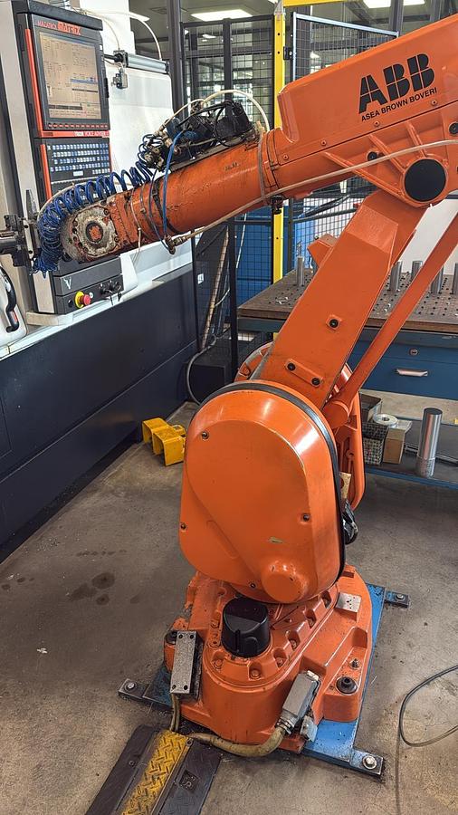 Usado NR.2 ROBOTS ABB mod.IRB2400M94A