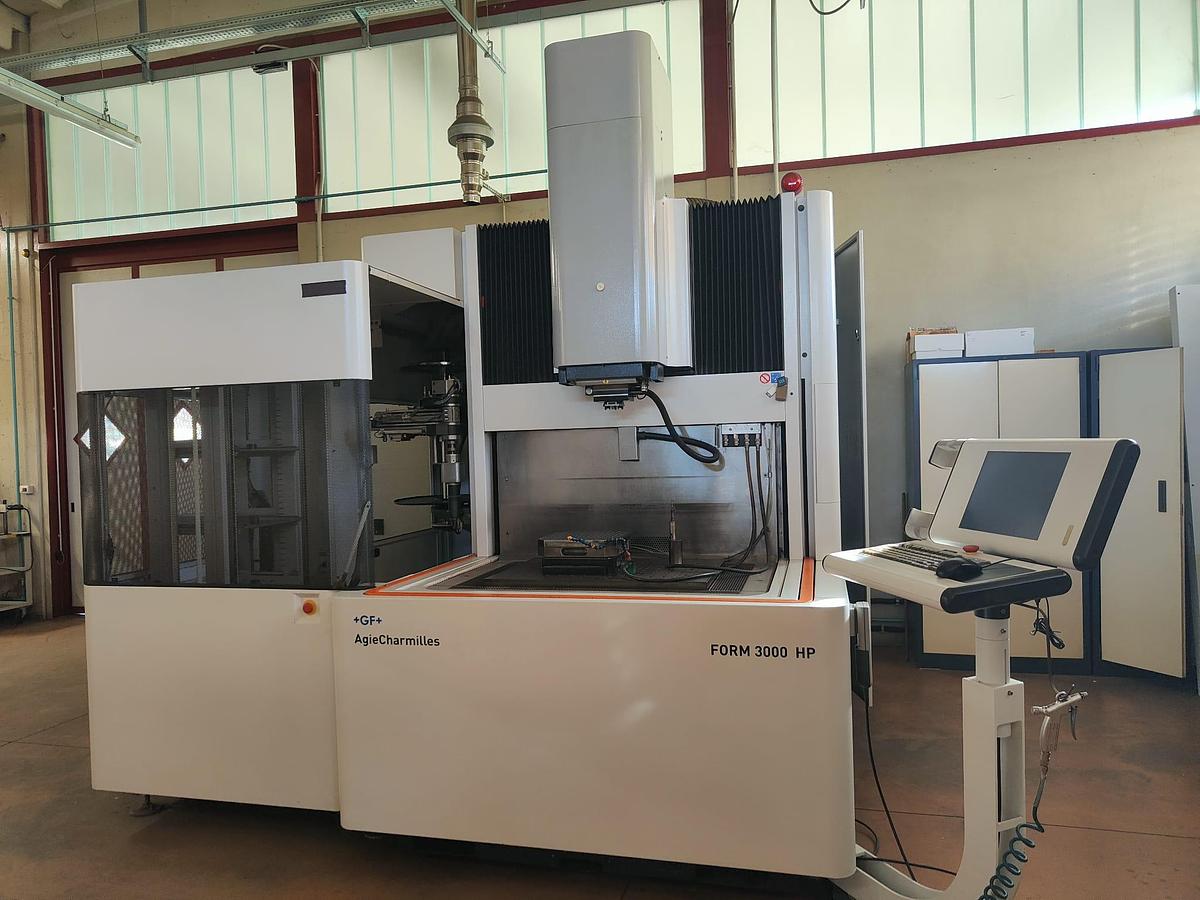 Gebraucht 2010 ELEKTROEROSION TROCKENGF CHAR MILLES FORM 3000 HP