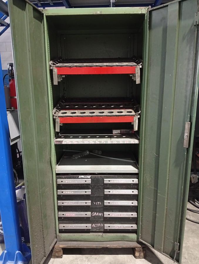 Used TOOL TOWERS/CABINETS