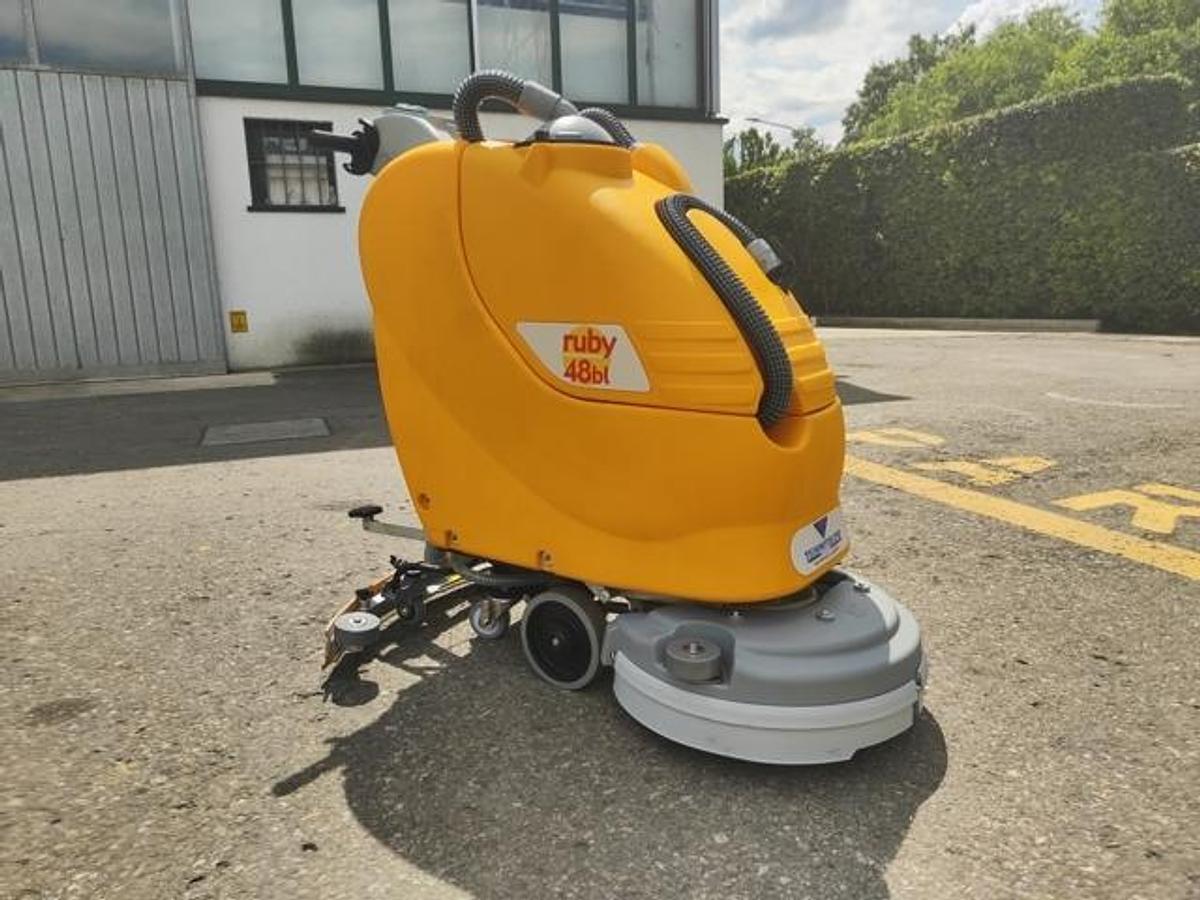 Refurbished 2019 INDUSTRIAL FLOOR SCRUBBER REVISITED RUBY 48 BL