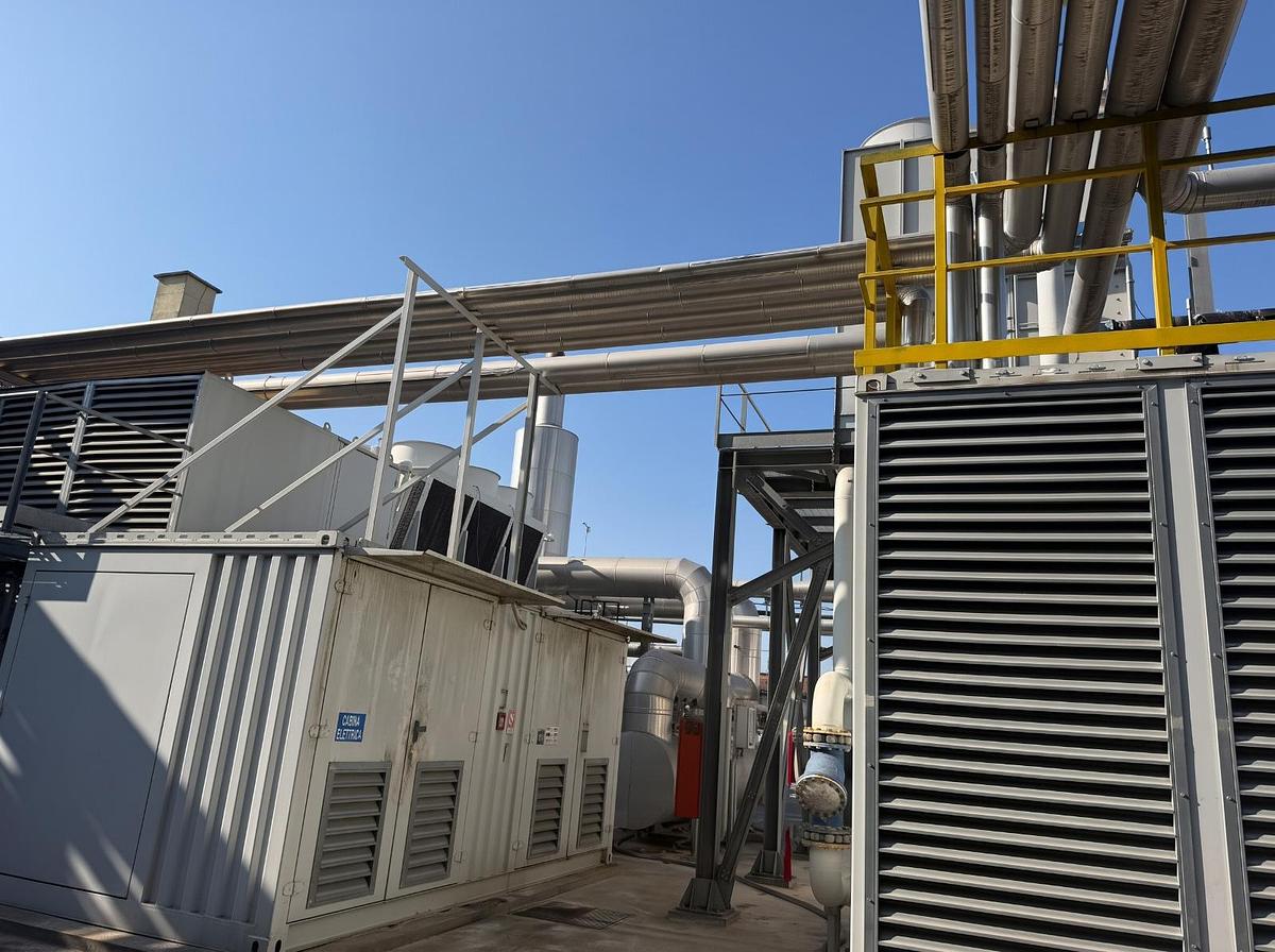 Used 2011 Jenbacher JGS 420 GS-N.L Containerized Gas Trigeneration Plant 1.413 kWe / ECO14