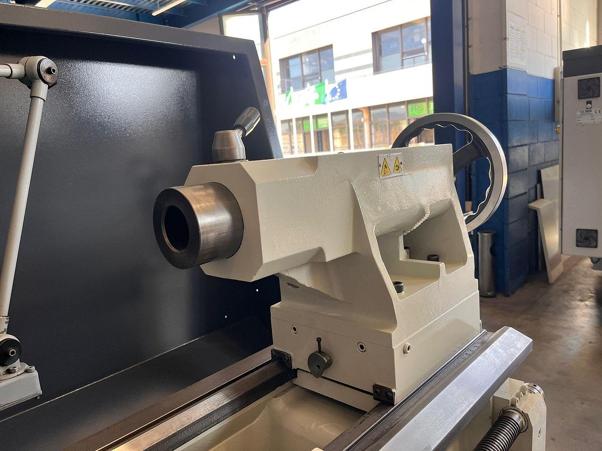 Used 2008 LATHE PARALLEL MOMAC mod.SM 260