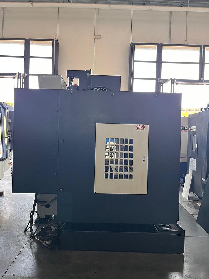 Used 2004 VERTICAL MACHINING CENTER WIKER model.VMC-1050