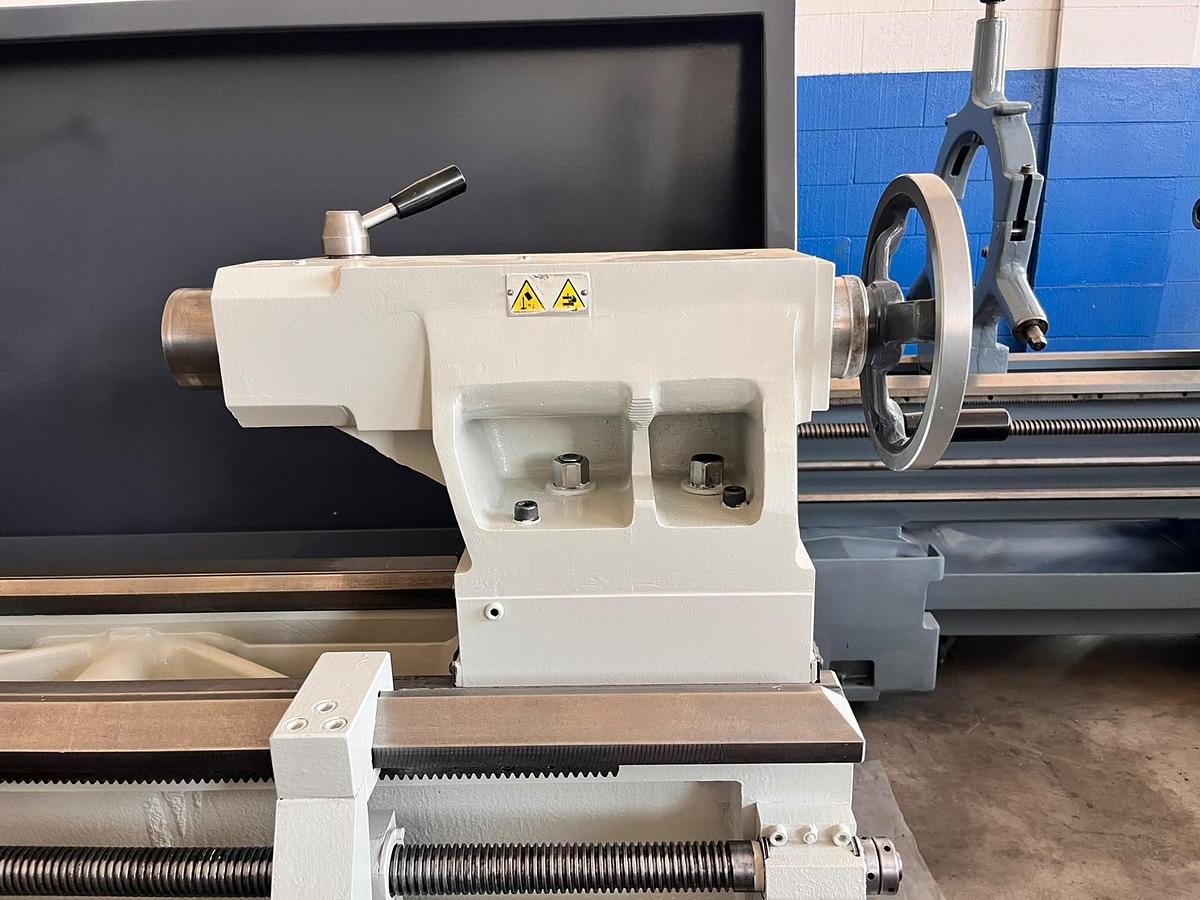 Used 2008 LATHE PARALLEL MOMAC mod.SM 260