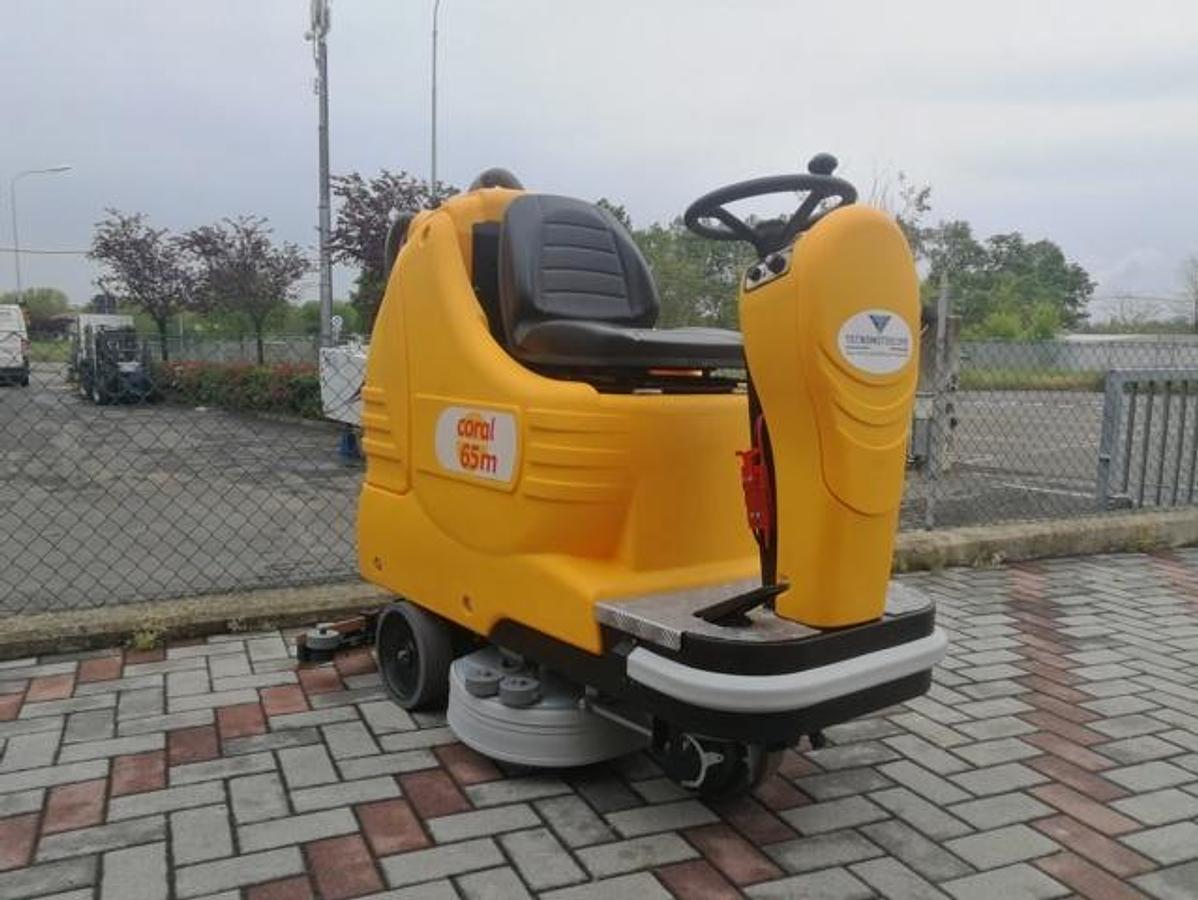 Refurbished 2021 INDUSTRIAL FLOOR SCRUBBER REVISITED CORAL 85