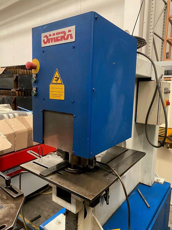Used HYDRAULIC PUNCHING MACHINE BRAND OMERA MOD. OP 90 HY