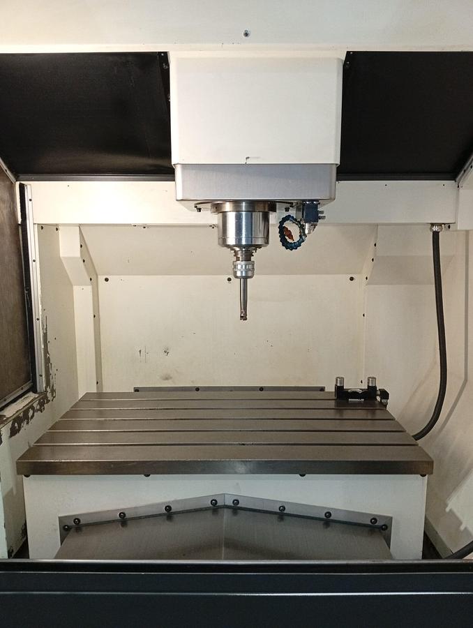 D'occasion CENTRE D'USINAGE À PORTIQUE SIMAK-VESTA, modèle SK105 SE, 2008