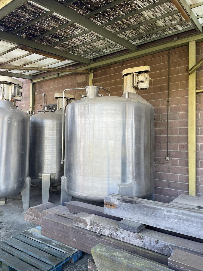 Used Bertuzzi Stainless Steel Tanks with Agitator – Complete Lot for Sale
