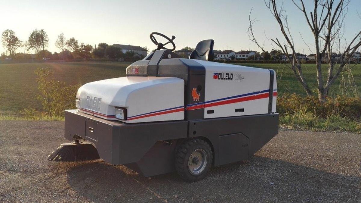 Used INDUSTRIAL STREET SWEEPER DULEVO 100 EH