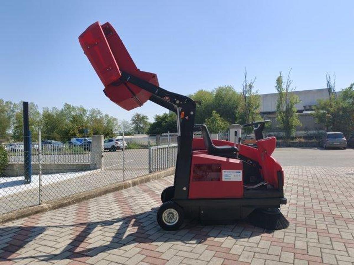Refurbished REMANUFACTURED INDUSTRIAL SWEEPER RCM e TOP 36V