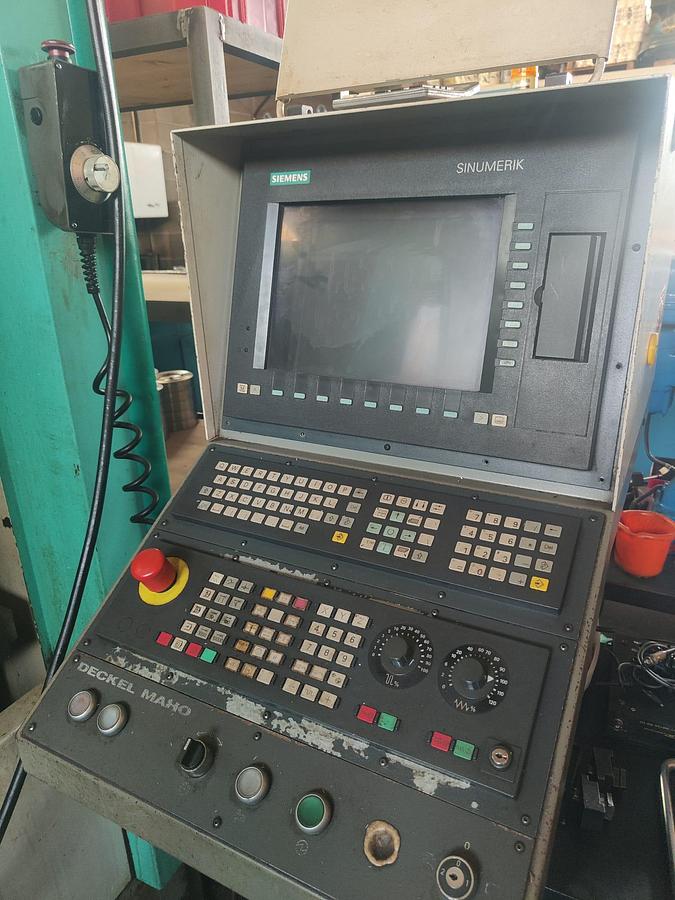 D'occasion CENTRE D'USINAGE DECKEL MAHO DMC63V