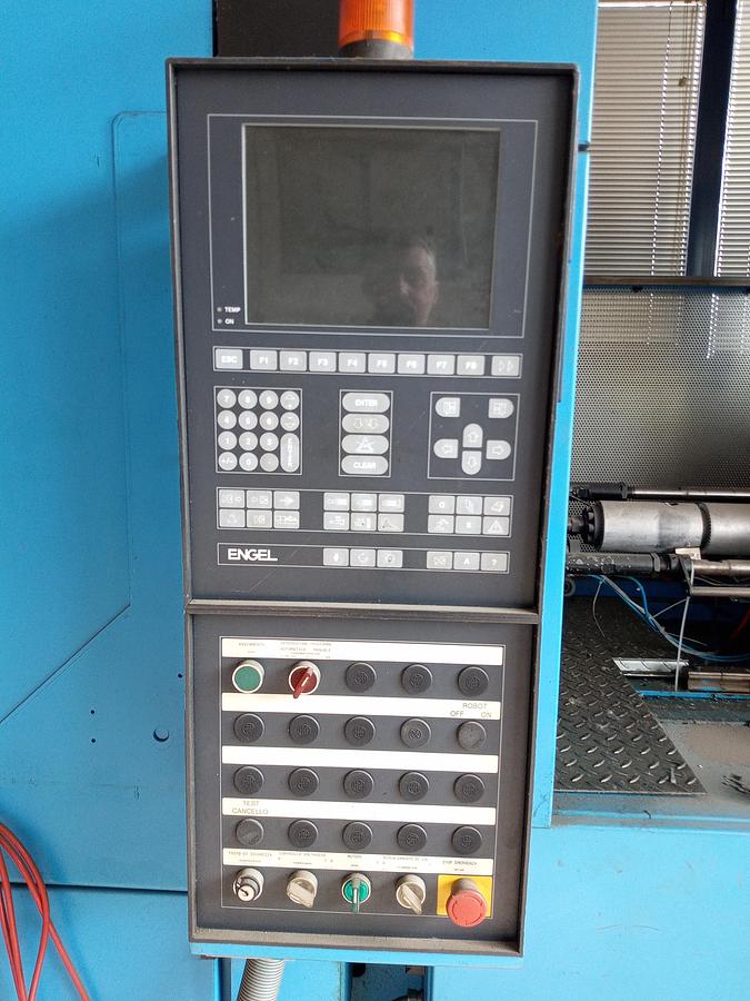 Used ENGEL ES 200H/50V SOTR Vertical Injection Molding Machine with Rotary Table 