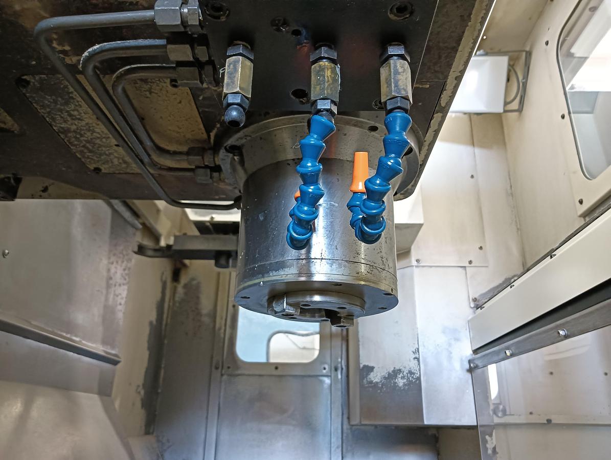 D'occasion Centre d'usinage vertical DAEWOO ACE-VC 500 ROTOPALLET 2000