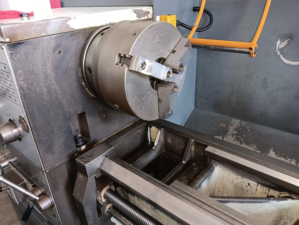 Used 2008 LATHE PARALLEL MOMAC mod.SM 260