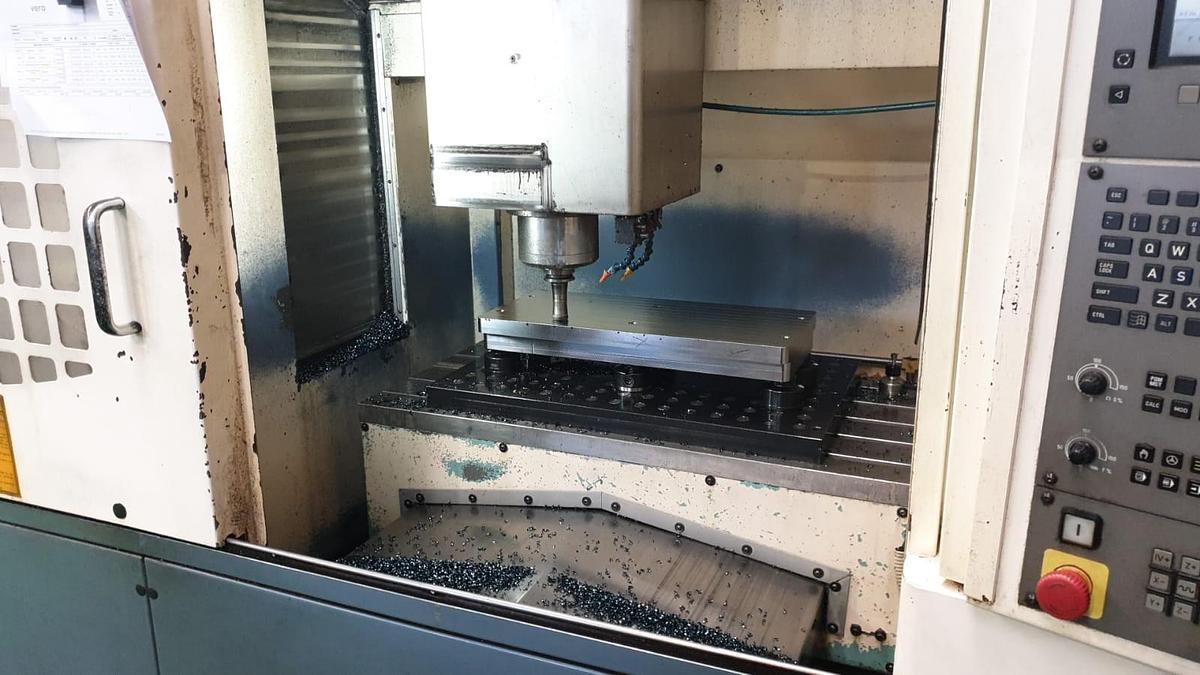 D'occasion Centre d'usinage à portique GENTIGER MACHINERY GT-105V (2005)