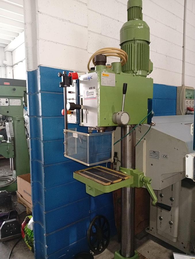D'occasion MACHINE À TARAUDER SERRMAC mod.MDR16
