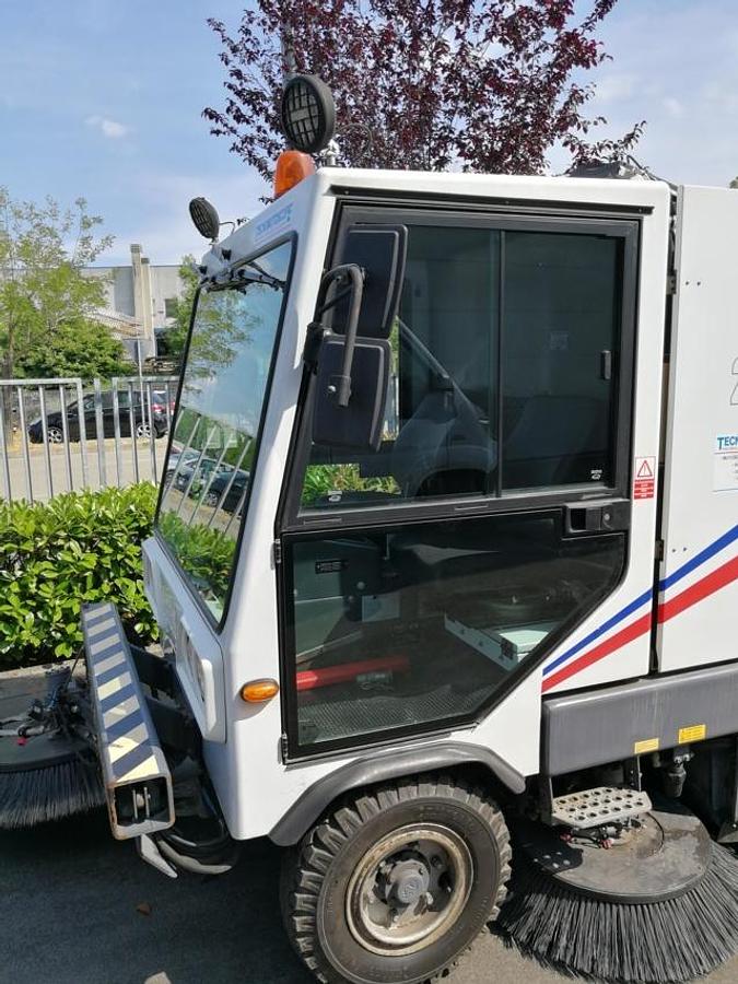 Refurbished DULEVO 200 QUATTRO STREET SWEEPER RECONDITIONED