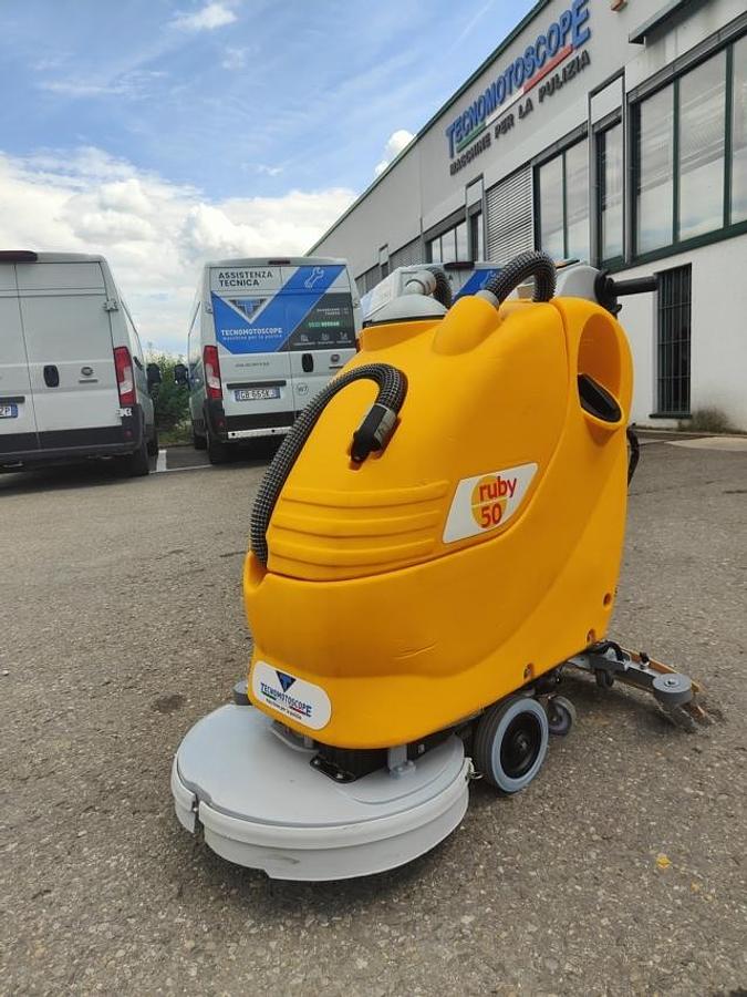 Refurbished 2014 FLOOR SCRUBBER REVIEWED RUBY 50