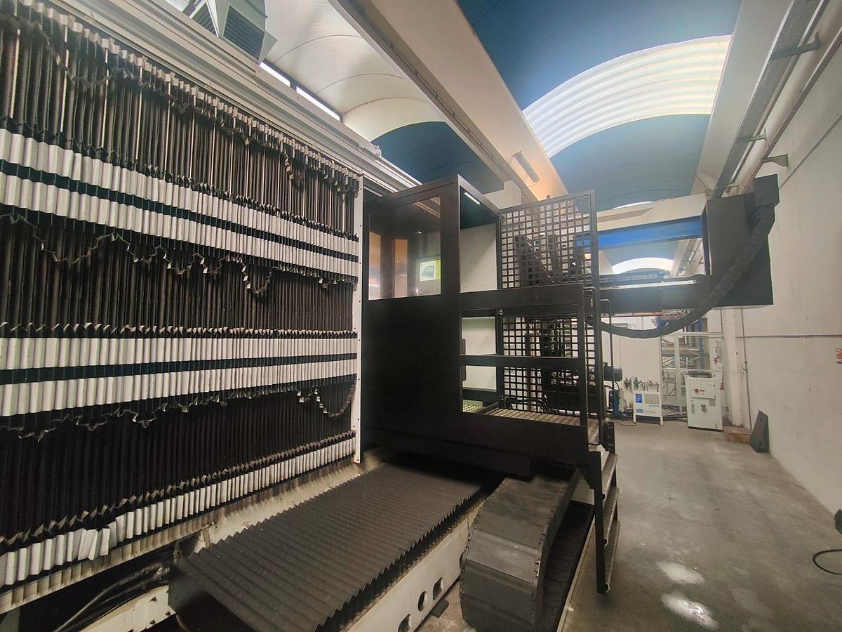 D'occasion FRAISEUSE A CNC OMV 2013 mod. SHARK 5000