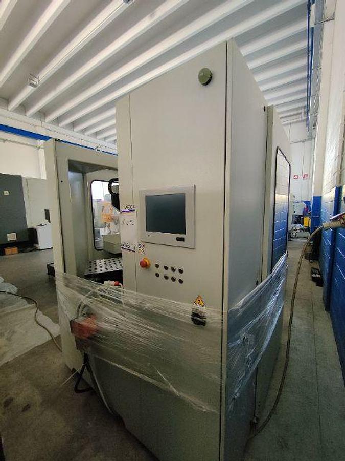 Used DOOSAN VERTICAL CENTER Mod. VC 630/5AX