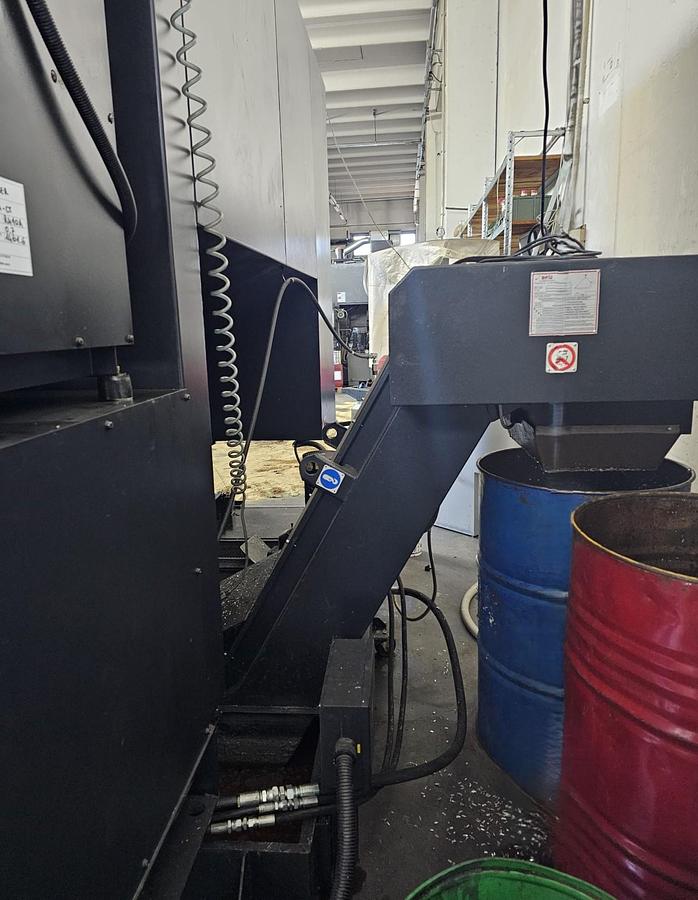 Used 2015 VERTICAL CENTER DOOSAN 5-AXIS Model VC 630/5AX