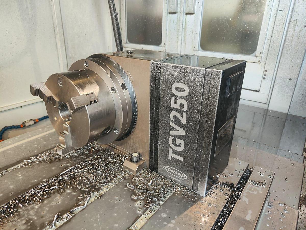 D'occasion Centre d'usinage vertical Microcut VMC-1600 F (2017)