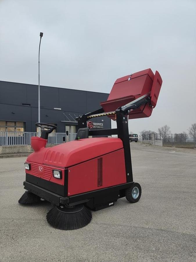 Refurbished REVISED RCm NOVE E TOP sweeper