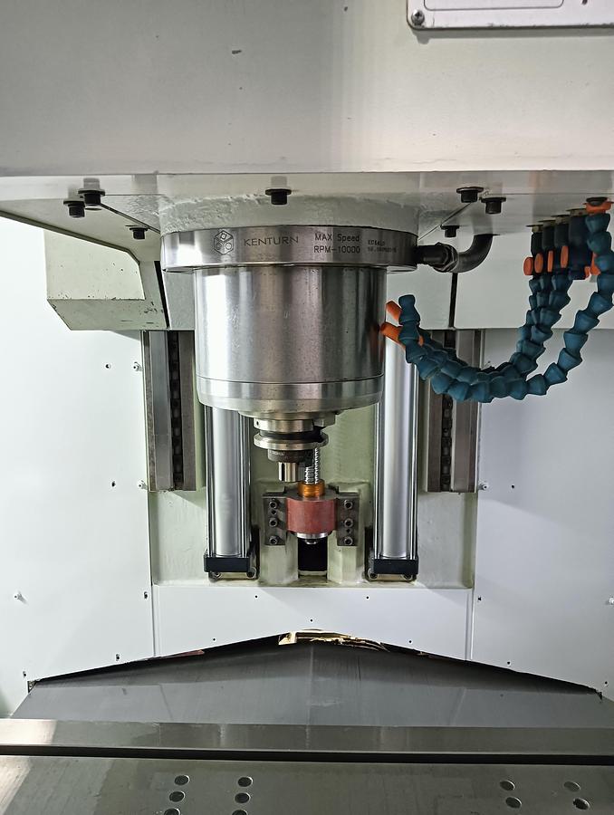 D'occasion Centre d'usinage vertical LAGUN LEAN MACHINERY, modèle MV 12, 2008