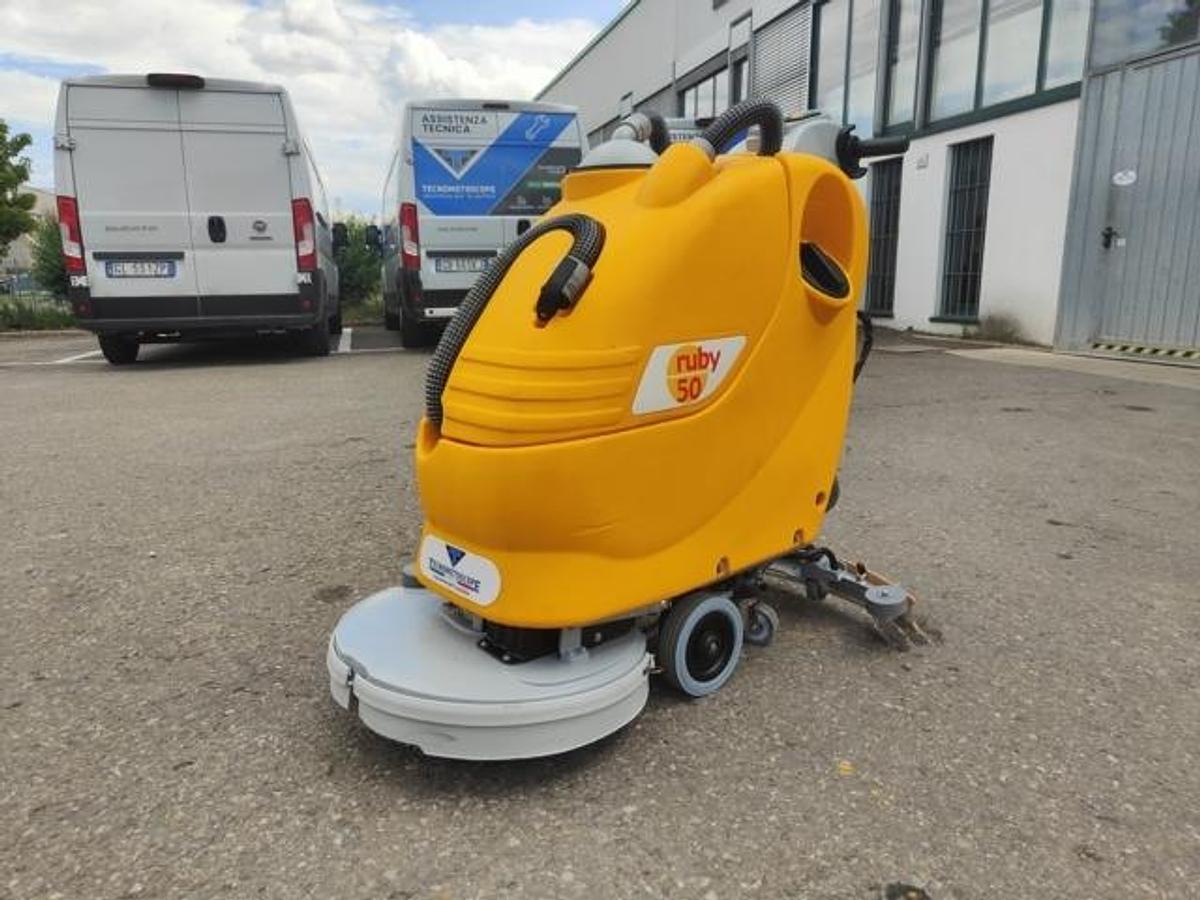 Refurbished 2014 FLOOR SCRUBBER REVIEWED RUBY 50