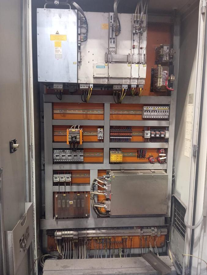 Used 1998 NICOLAS CORREA MILLING MACHINE mod.CF/17