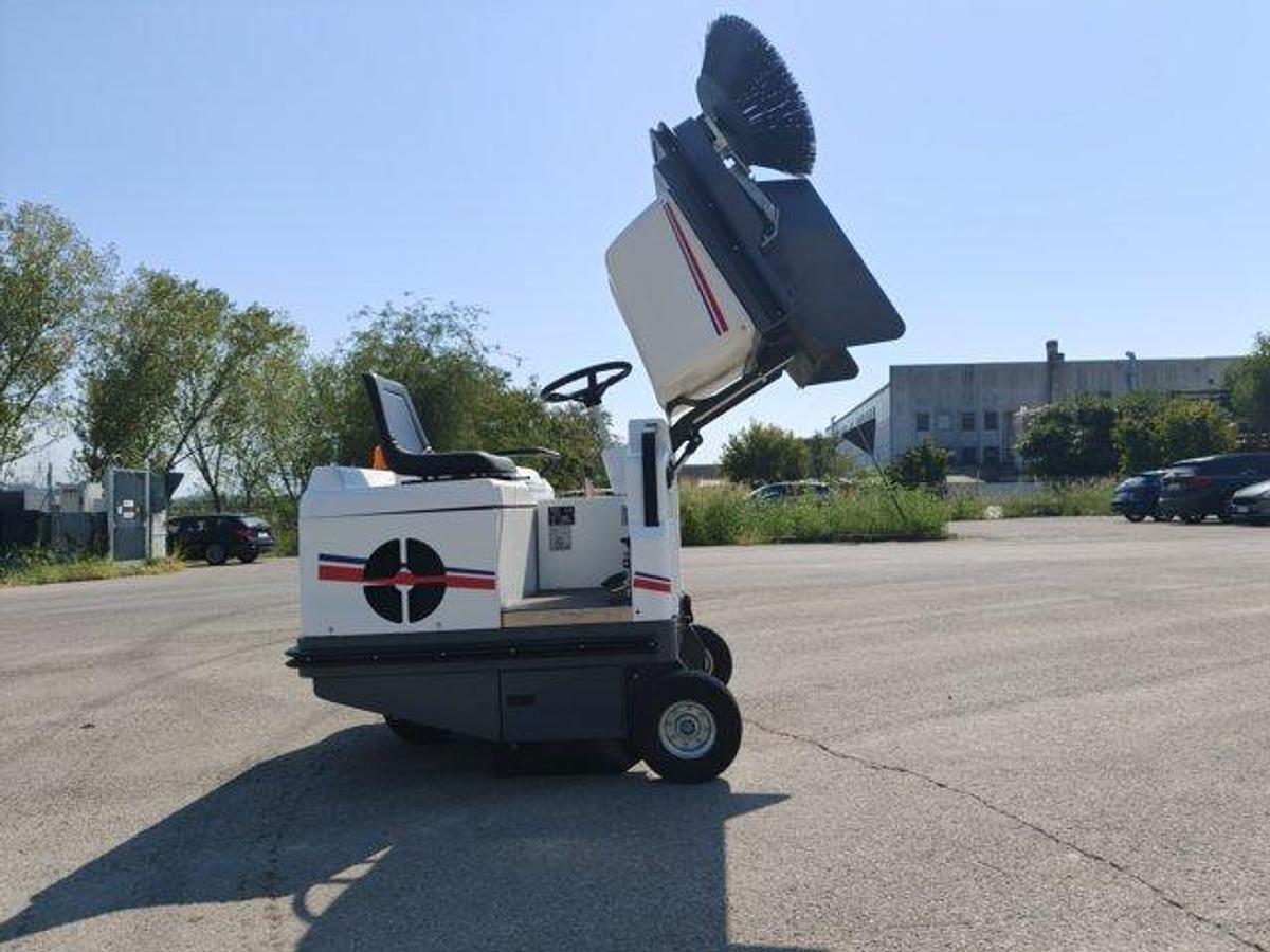 Refurbished 2022 REVISIONED INDUSTRIAL SWEEPER DULEVO 1300 EH NEXYS