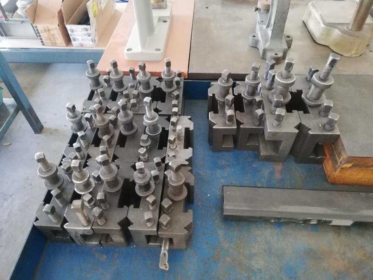 PORTE-OUTILS POUR TOURS PARALLÈLES