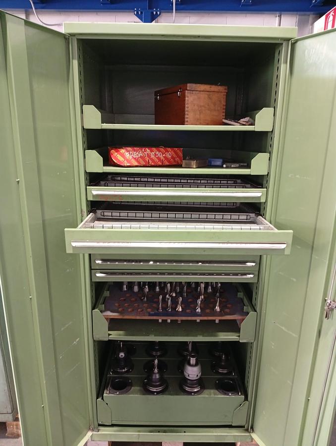 Used TOOL TOWERS/CABINETS