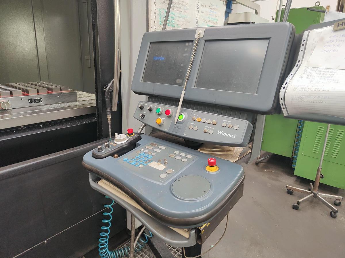 D'occasion Centre d'usinage HURCO VMX 64I 2014