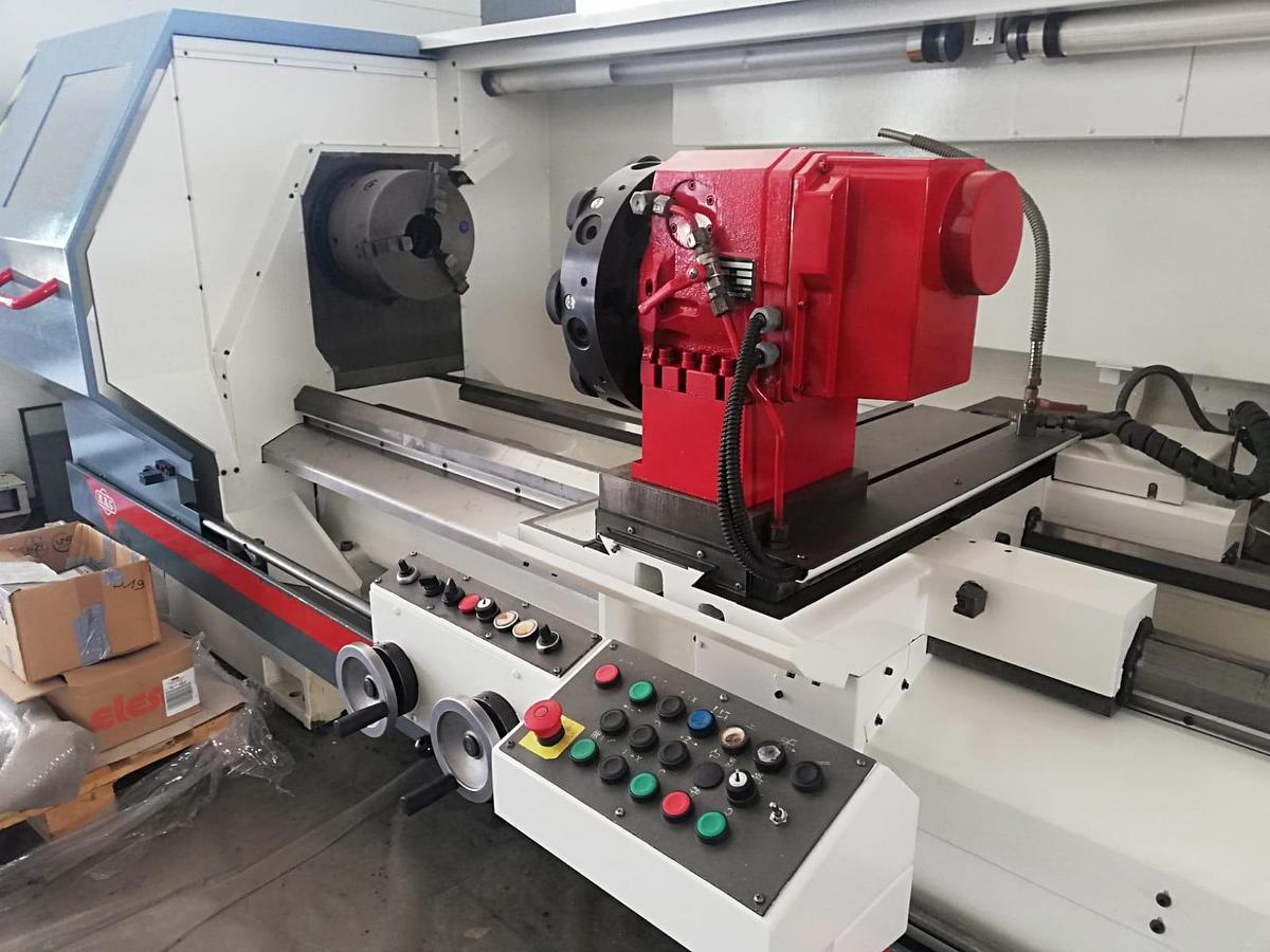 Usato 2002 TORNIO AD AUTOAPPRENDIMENTO E CNC  KOVOSVIT-MAS mod.MT70