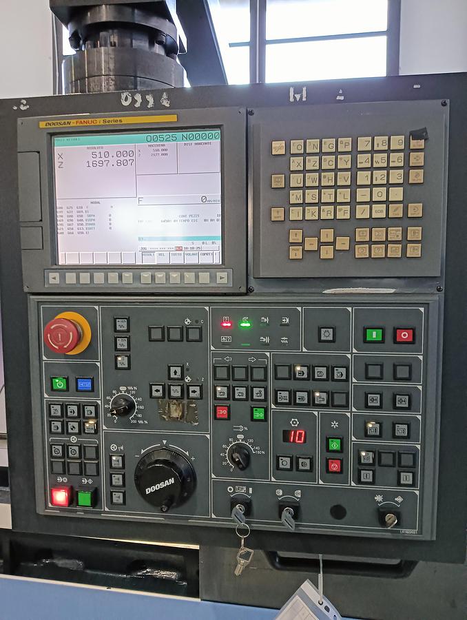 Used 2012 DOOSAN CNC lathe mod.PUMA 400 LA